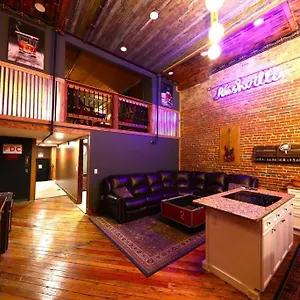  Holiday home Broadway: The Speakeasy 4br/2bth 2200sf Grnd Lvl