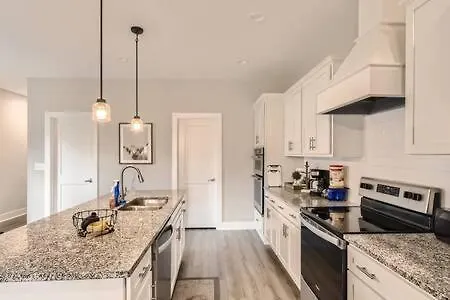 Holiday home New Build 5 Min To Broadway Sleeps 10 Villa Nashville United States
