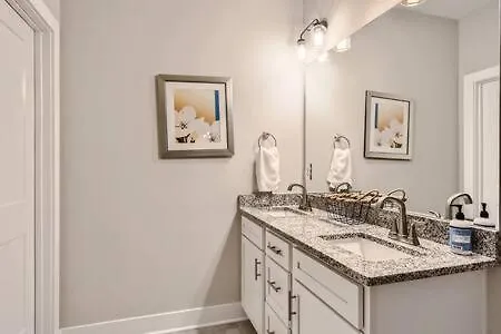 New Build 5 Min To Broadway Sleeps 10 Villa Nashville 0*,  United States